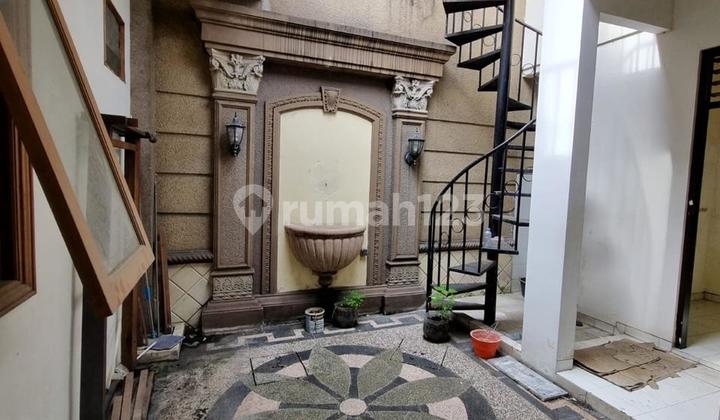 Modern Mediterranean House, Solid Building, Nginden Manyar Area 2