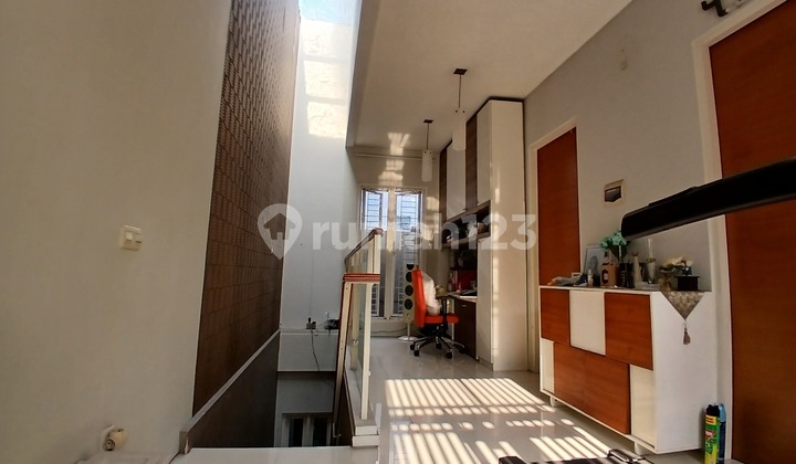 Rumah Semi Furnished Ell Area Klampis Manyar Kertajaya Indah