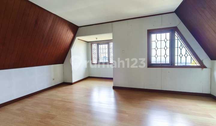 Rumah Unik Taman Luas Di Dago Pakar Bandung 2