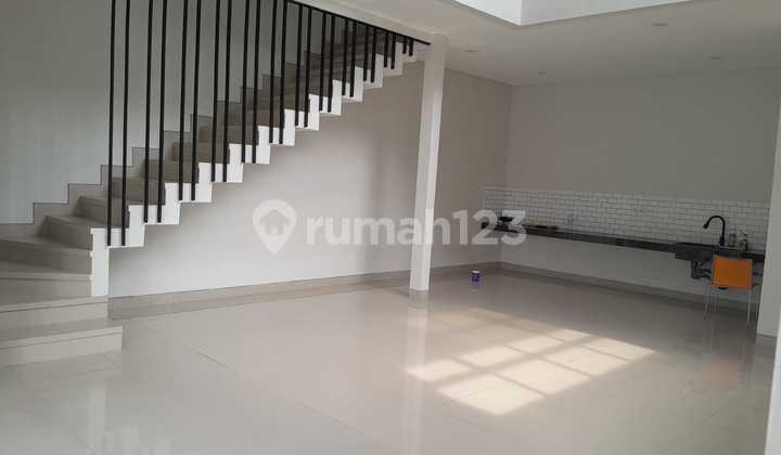Rumah Tinggal Posisi Hook Di Taman Holis Indah Bandung 2