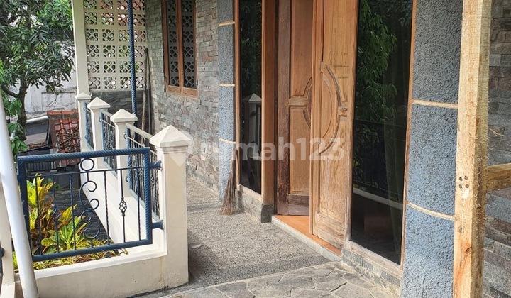 Rumah 3 Lantai di TKI Taman Kopo Indah I, Bandung Rumah 3 Lantai di TKI Taman Kopo Indah I, Bandung