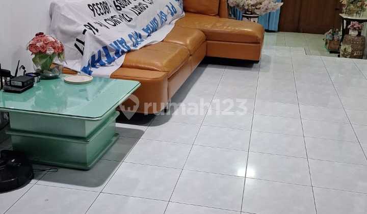 Rumah Besar Semi Furnished di Taman Holis Indah Rumah Besar Semi Furnished di Taman Holis Indah
