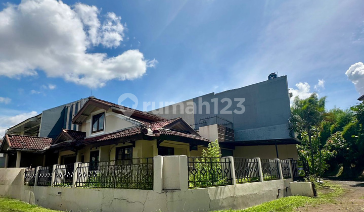 Hook House Wide in Bintaro Sector 9