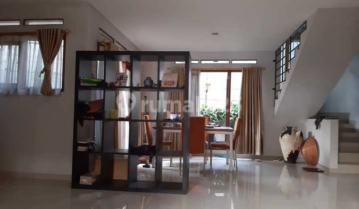 Ready-to-Occupy House in Bintaro Sector 9 With Comfortable Living 2