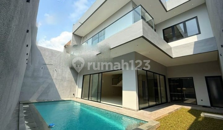 Dijual Rumah Mewah Dengan Kolam Renang Pribadi Di Kebayoran Bintaro