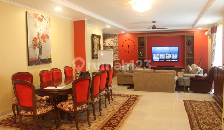 Semi-Furnished House Ready to Occupied in Kebayoran Baru, South Jakarta, Land Area 899m2, Building Area 467m2