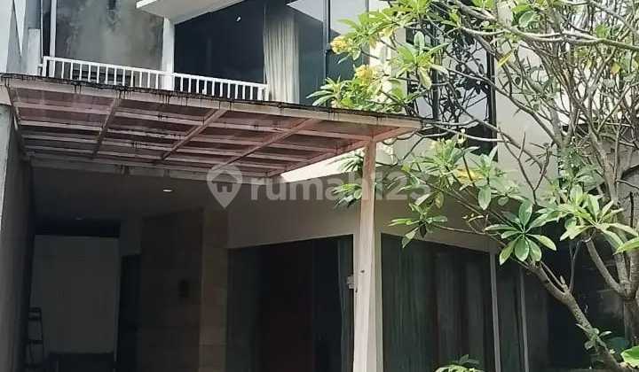 For Sale! Ready-to-Occupy House in the Premium Area of Bintaro Jaya Sector 9.