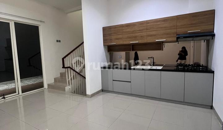 For Sale! Kebayoran Bintaro House - Solid Construction, Move-in Ready and Comfortable!
