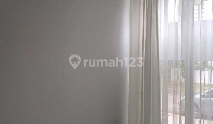 Disewakan Rumah Mewah dengan Kolam Renang Pribadi di Kebayoran Bintaro Sektor 7 2