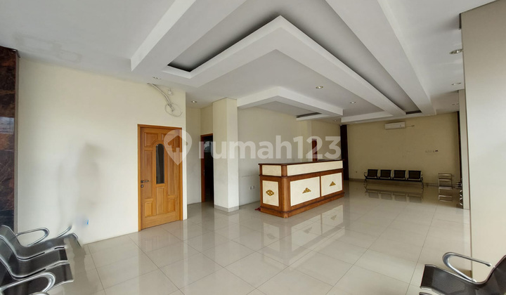 Dijual Gedung Lokasi Strategis Bintaro Dengan Area Parkir Luas @pondok Aren 
