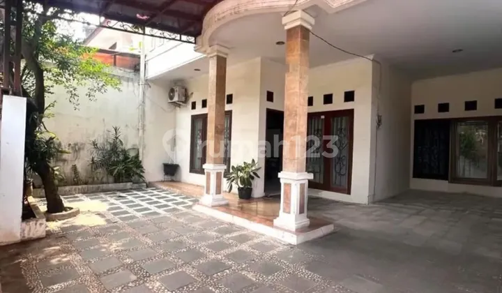 Rumah Bagus di Bintaro Sektor 2 Dekat Akses MRT