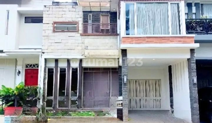 Modern Style 2.5-Story House in Kebayoran Bintaro