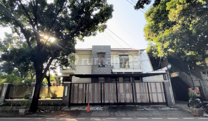 Affordable Ready-to-Occupy House in Panglima Polim, Luxurious Strategic Location, Comfortable and Lush in Kebayoran Baru