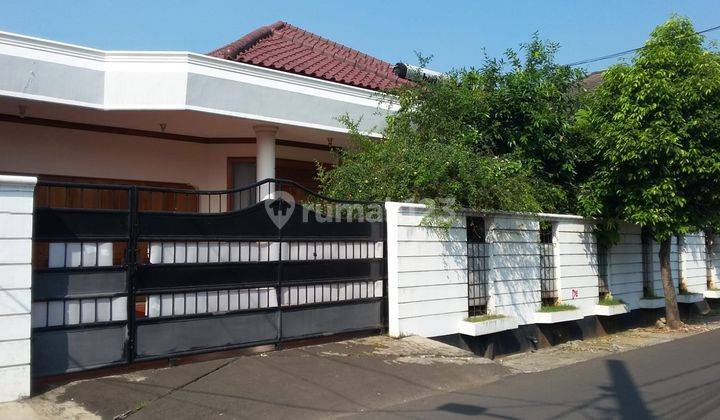 Dijual Rumah Full Furnish terdapat Kolam Renang di Pondok Pinang 1