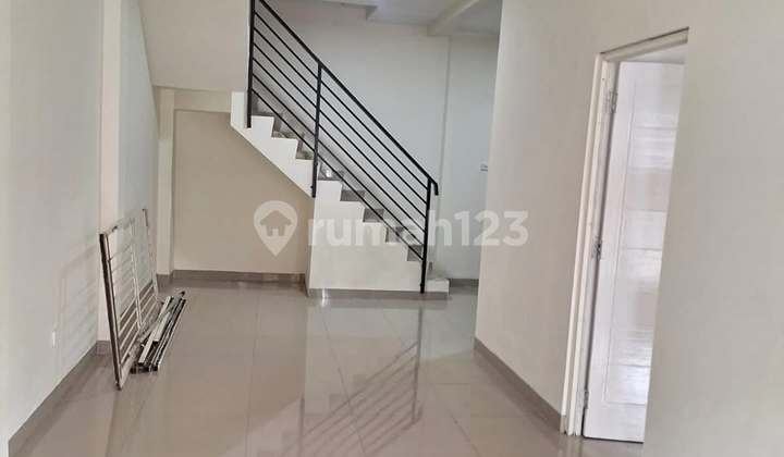 Rumah 2 Lantai Style Minimalist Lokasi di Graha Raya Bintaro 2