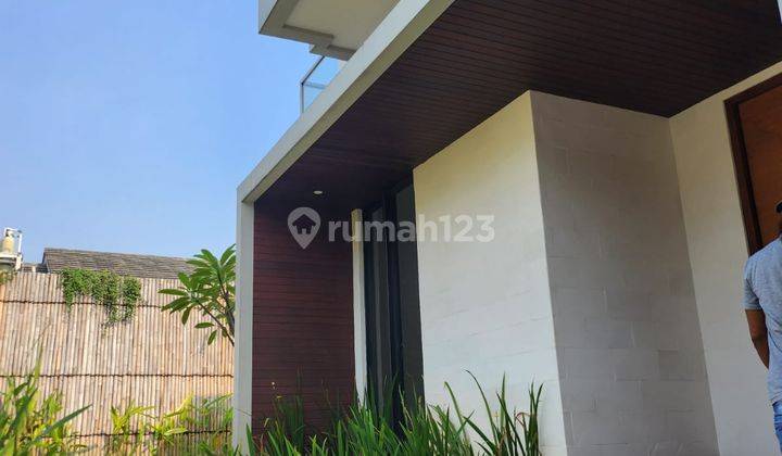 Dijual Rumah Mewah Dilengkapi Dengan Kolam Renang di Kebayoran Bintaro 2