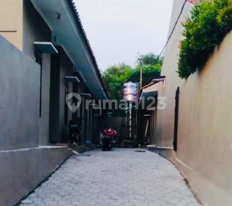 Dijual Rumah Lokasi Strategis ada 7 Pintu Kontrakan di Dalamnya dengan 1 KT 1 KM Sertifikat SHM