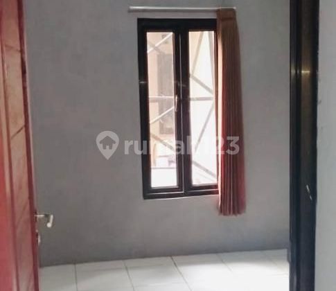 Dijual Rumah Lokasi Strategis ada 7 Pintu Kontrakan di Dalamnya dengan 1 KT 1 KM Sertifikat SHM 2