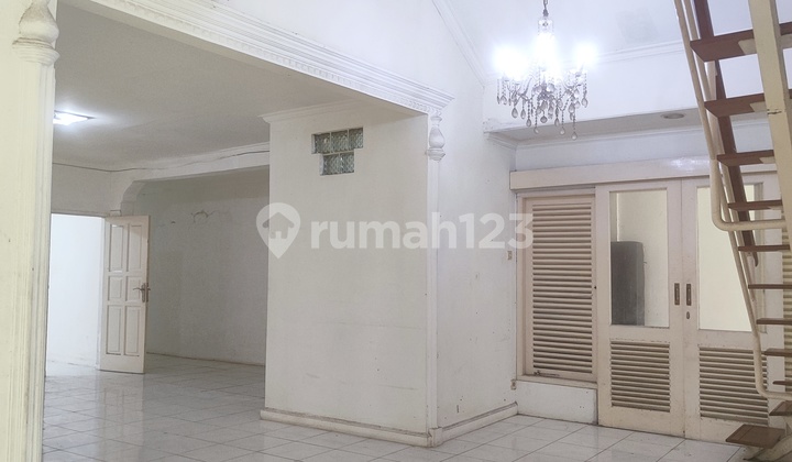 Di Jual Rumah Bersih di Ciputat SHM dengan Luas 185 m2 dan Bangunan 150 m2 2