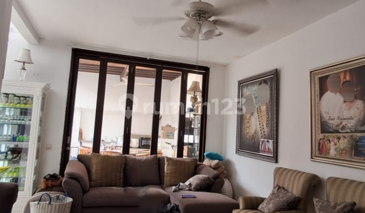 Rumah Cantik Bersih Siap Huni di Bintaro Jaya dengan Luas 216 M2 dan Bangunan 200 M2 Surat SHM KT 3+1 dan KM 3+1