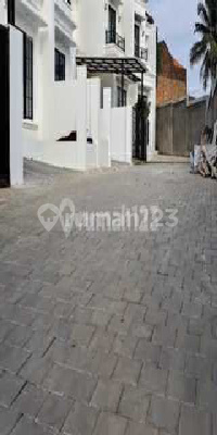 Rumah 2 Lantai Siap Huni dengan Hunian Nyaman dan Asri di Bogor Rumah 2 Lantai Siap Huni dengan Hunian Nyaman dan Asri di Bogor