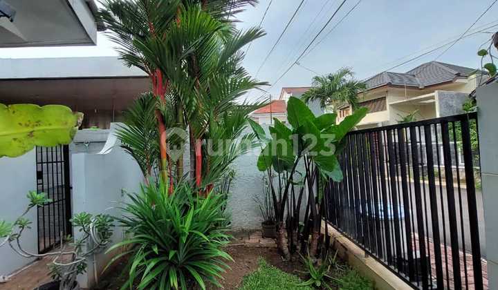 Rumah Siap Huni dengan Hunian Nyaman dan Asri di Ciputat 2