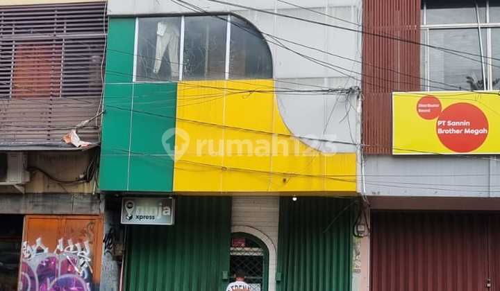 Ruko 2 Lantai Siap Pakai dan Lokasi Strategis Pinggir Jalan Raya @Jakarta Selatan