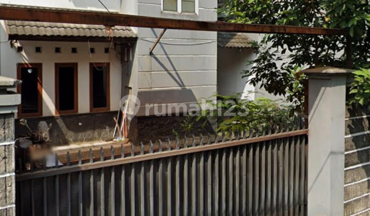 Rumah 2 Lantai Siap Huni dengan KT 3 dan KM 2+1 SHMi @Ciputat