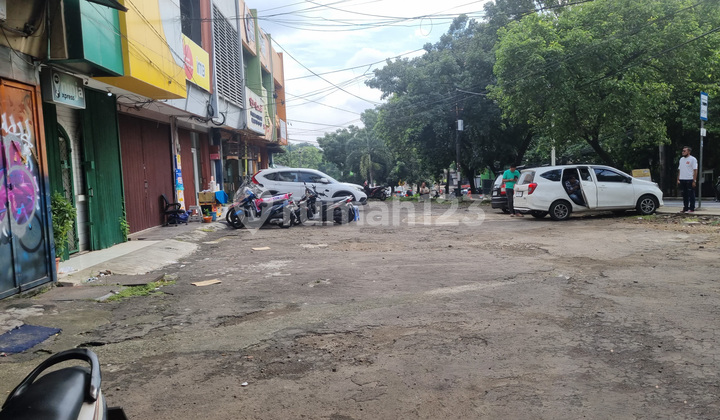 Ruko 2 Lantai Siap Pakai dan Lokasi Strategis Pinggir Jalan Raya @Jakarta Selatan