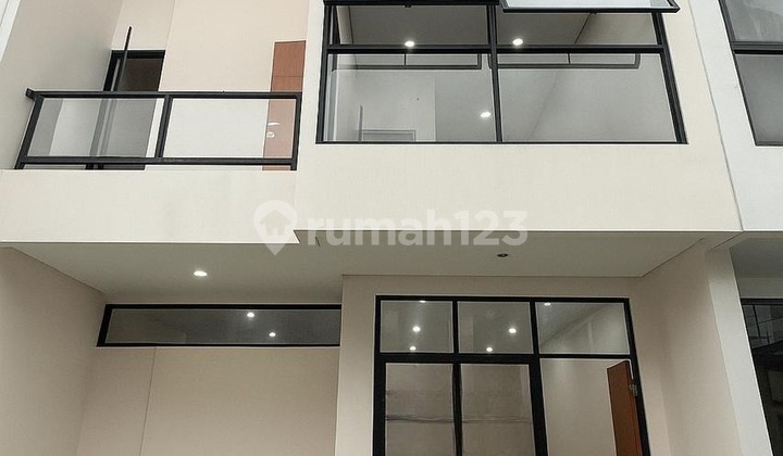 Beautiful 2-Story House in Ciputat Ready to Occupy with 3 BR and 2+1 Bath, Already with SHM@Ciputat