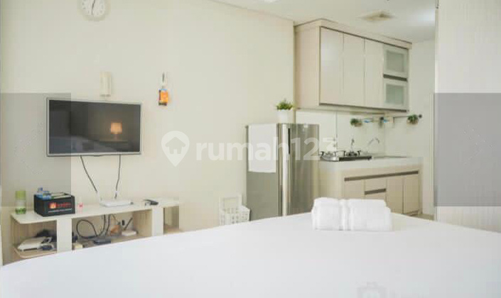 Ready-to-Occupy Apartment with Complete Facilities and Pool View @Altiz Apartment Ready-to-Occupy Apartment with Complete Facilities and Pool View @Altiz Apartment