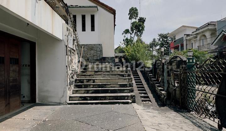 Rumah Hitung Tanah Ada Pool 2 Lantai