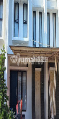 Rumah Cantik 2 Lantai di Ciputat dengan Kt 3 Km 2 SHM Siap Huni. 1