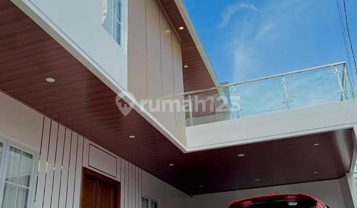 Rumah Furnished 2½ Lantai Cantik di Ciputat KM 5+1 KM 4+1 dengan LT 268 m2 & LB 578 m2 Sertifikat SHM Furnished