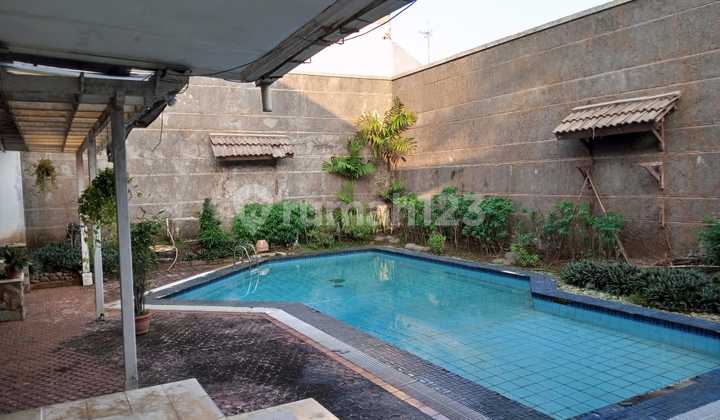 Rumah 2 Lantai Siap Huni dengan LT 877 m2 LB 600 m2 @Lebak Bulus, Jakarta Selatan