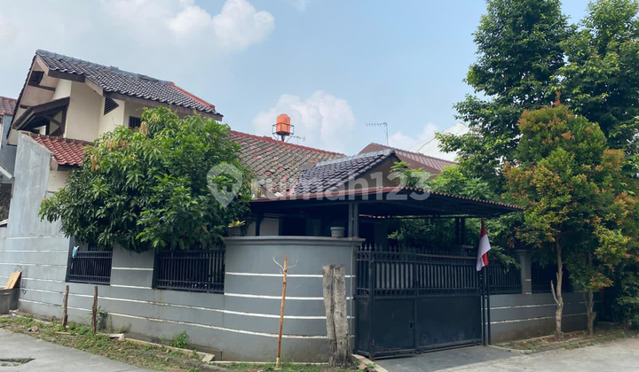 Spacious Ready-to-Live House in Pondok Aren, South Tangerang, 2+1 Bedrooms 2+1 Bathrooms, SHM Certificate, Land Area 220 m2, Building Area 200 m2