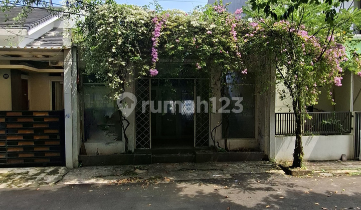 Rumah Hitung Tanah Luas dengan Lokasi Strategis @Graha Bunga 2