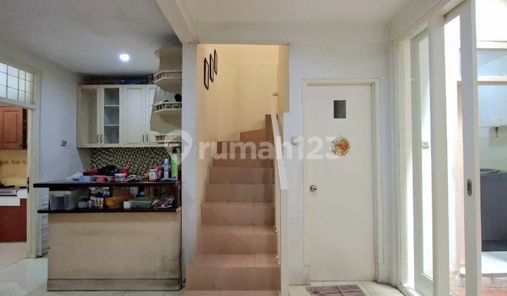 Rumah Cantik 2¼ Lantai di Bintaro Siap Huni dengan KT 3+1 dan KM 3+1 Sudah SHM