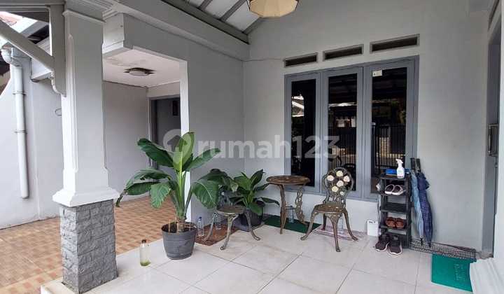 Ready-to-Occupy House with Comfortable and Lush Living in Ciputat