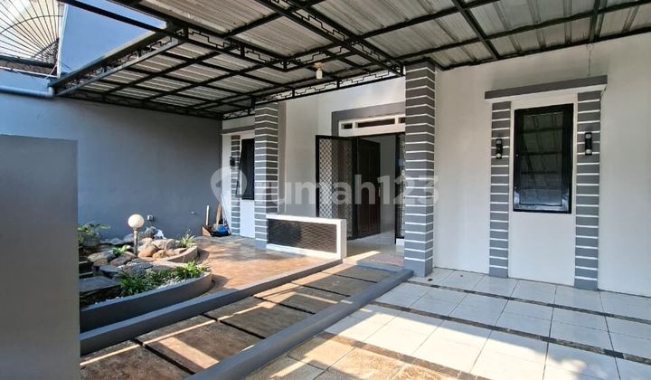 Rumah Cantik di KT 4+1 KM 2+1, LT 200 m2 LB 240 Surat SHM @Graha Raya. Rumah Cantik di KT 4+1 KM 2+1, LT 200 m2 LB 240 Surat SHM @Graha Raya.