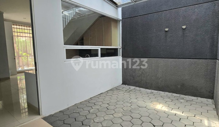 Nice 2-Story House for Rent Near the Highway 2