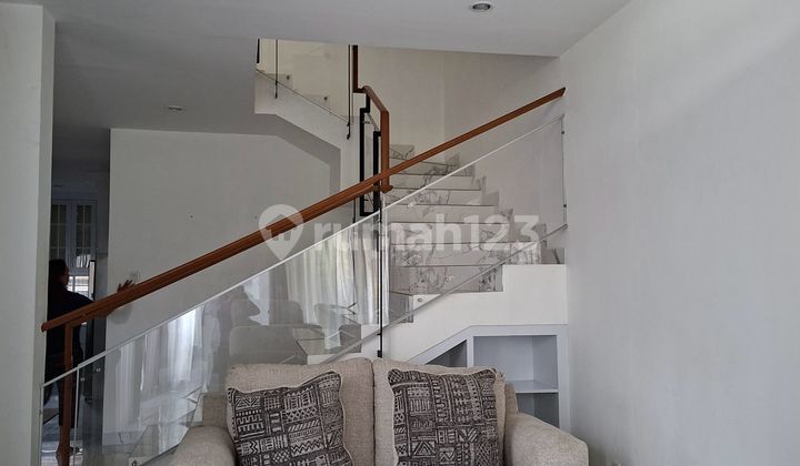 Rumh Sudut Bagus 3 Lantai Murah Dekat Bxc 2