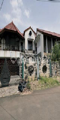 Rumah Hitung Tanah Ada Pool 2 Lantai