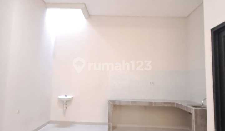 Rumah Strategis di Perbatasan Bintaro - Ciputat Harga 1.5M 2