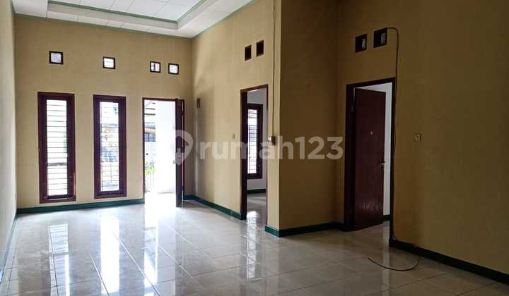 For Rent: House in a Strategic Location with a Spacious Yard, Near Bintaro 1