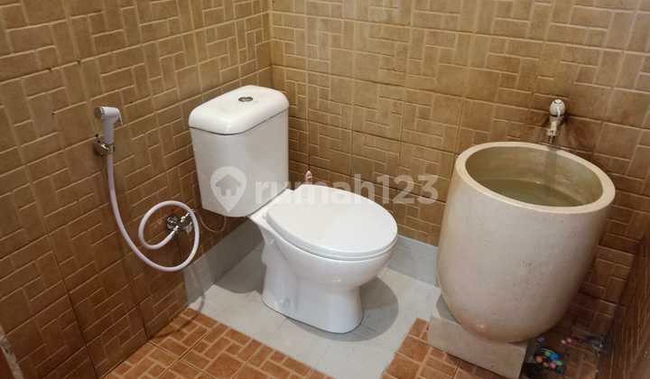 For Rent: House in a Strategic Location with a Spacious Yard, Near Bintaro 2