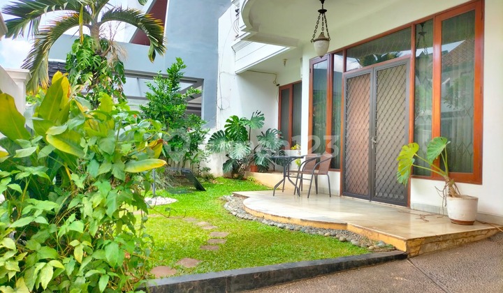Classic, Luxurious, Ready-to-Occupy House in a Complex in Rempoa, Near MRT Lebak Bulus 2