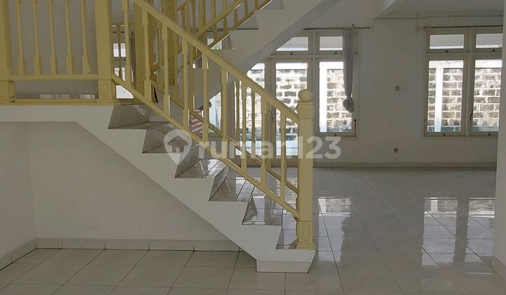 Hook House, Move-In Ready, Spacious Garden in Puri Bintaro Cluster.