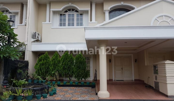 Rumah Klasik, Siap Huni, Full Furnish Dalam Komplex di Ciputatdekat ke M R T Lebak Bulus,