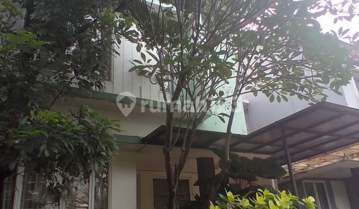 Nice House, Needs Minimal Renovation, Modern Minimalist in Bintaro Jaya Complex Sector 9.